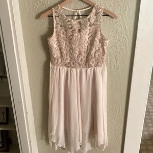 Beautiful girl’s dress RARE EDITIONS